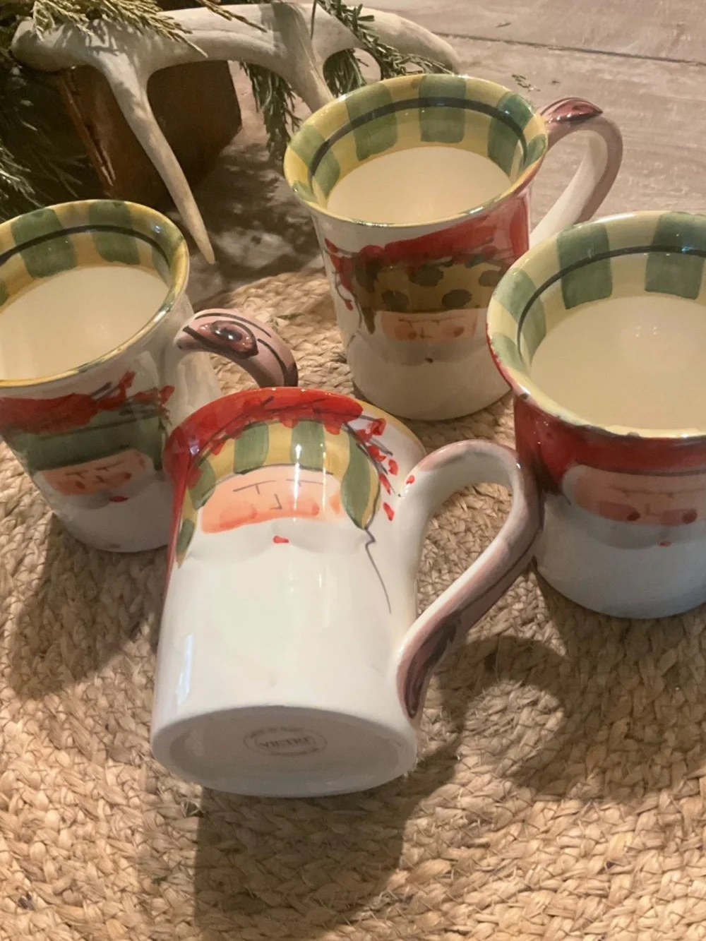 Vietri set 4 Mugs Old St Nick Saint Nick Vietri (Italy). Santa, Berries